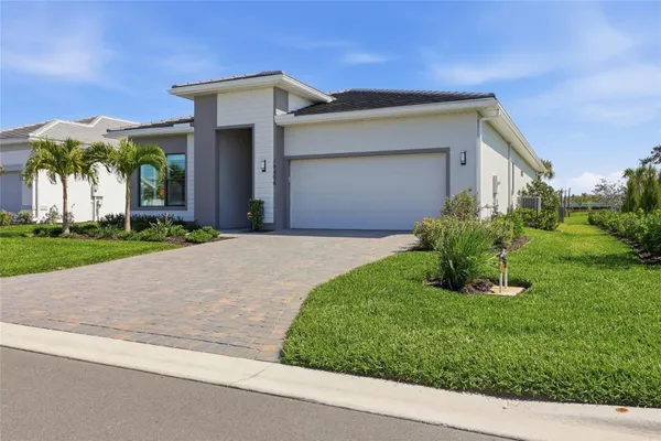 Property Slideshow image 3 of 44 | 19406 indian rock pl, Lakewood Ranch, FL, 34211