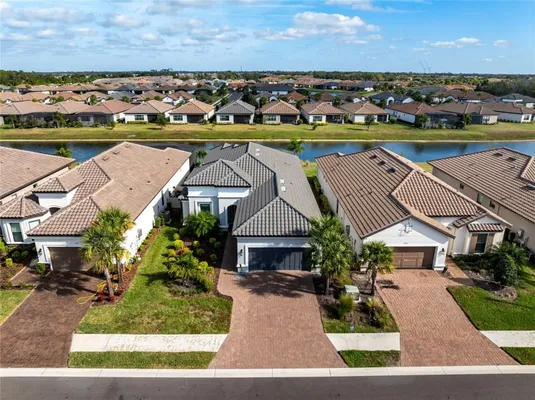 Property Slideshow image 2 of 64 | 4547 crestpoint way, Palmetto, FL, 34221