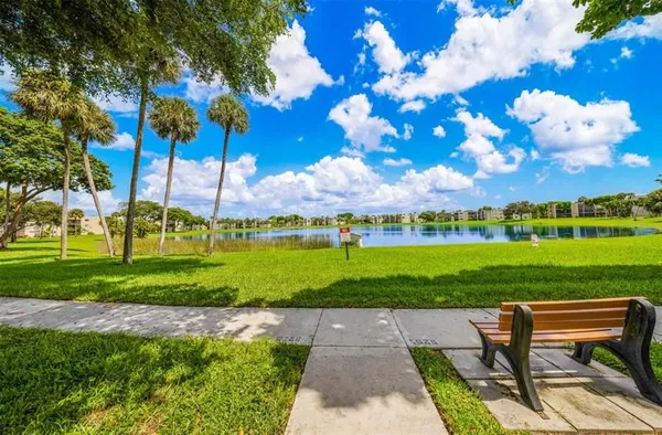 Property Slideshow image 2 of 24 | 5250 las verdes cir apt 317, Delray Beach, FL, 33484