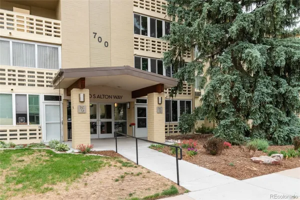 Property Slideshow image 2 of 28 | 700 s alton way 10b, Denver, CO, 80247