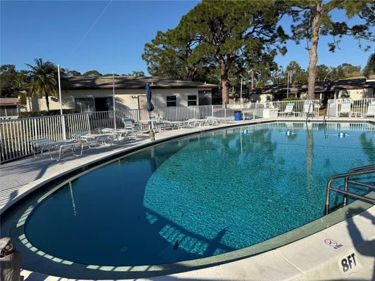 Property Slideshow image 2 of 29 | 2826 swifton dr 114, Sarasota, FL, 34231