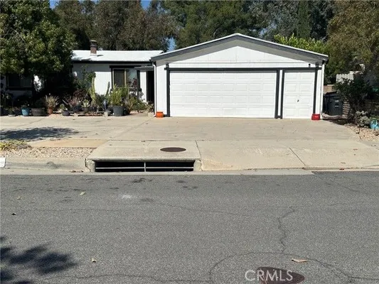 Property Slideshow image 3 of 11 | 1468 willow leaf dr, Hemet, CA, 92545