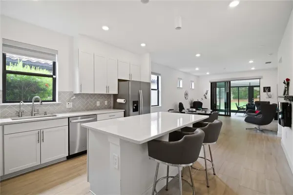 Property Slideshow image 3 of 35 | 6713 alstead cir, Lakewood Ranch, FL, 34202