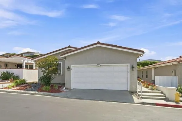 Property Slideshow image 2 of 64 | 2010 w san marcos blvd 27, San Marcos, CA, 92078