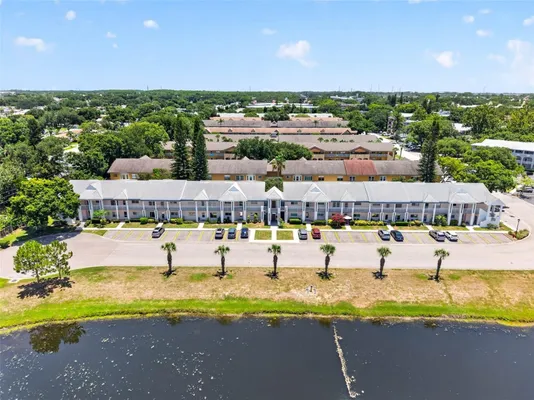 Property Slideshow image 3 of 26 | 2291 americus blvd 25, Clearwater, FL, 33763