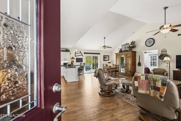 Property Slideshow image 3 of 42 | 114 windsor rd, Crossville, TN, 38558