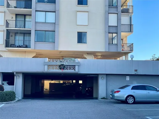 Property Slideshow image 2 of 50 | 6104 palma del mar blvd s apt 404, Saint Petersburg, FL, 33715