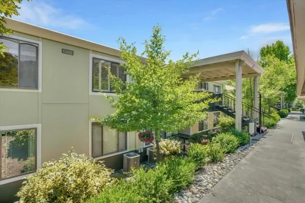 Property Slideshow image 2 of 44 | 1388 rockledge ln 5, Walnut Creek, CA, 94595