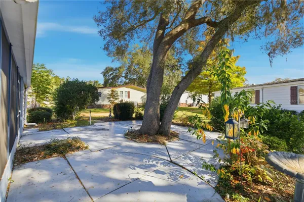 Property Slideshow image 2 of 18 | 725 camelia ct, Lady Lake, FL, 32159