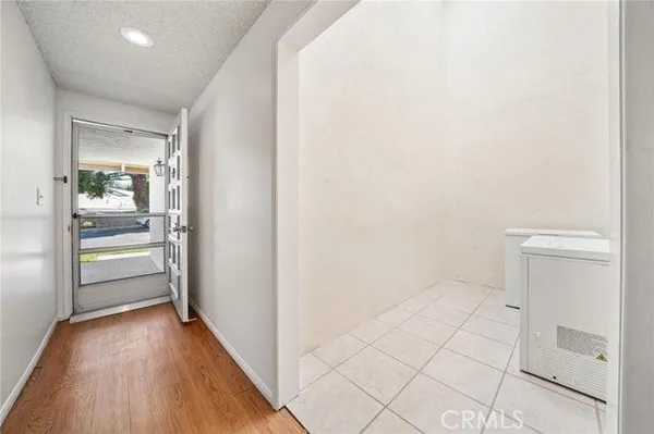 Property Slideshow image 3 of 49 | 19311 oak crossing rd, Newhall, CA, 91321
