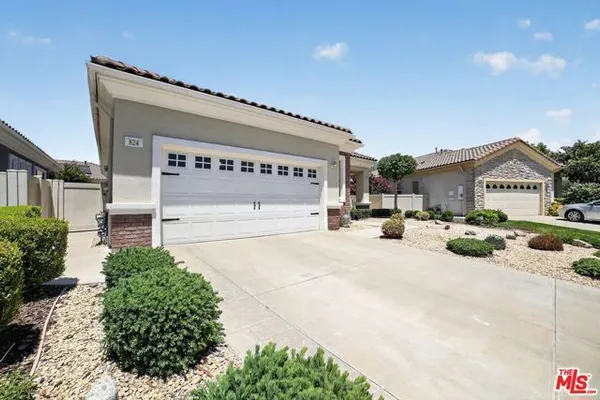 Property Slideshow image 3 of 39 | 824 sherwood ct, Beaumont, CA, 92223