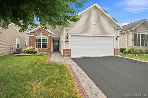 Property Slideshow image 2 of 34 | 2853 cascade falls cir, Elgin, IL, 60124