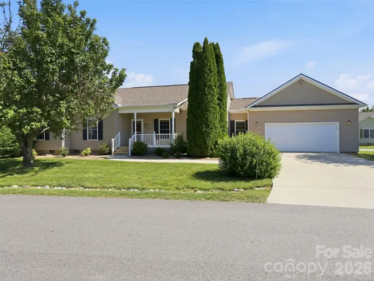 Property Slideshow image 2 of 43 | 209 beechnut dr, Hendersonville, NC, 28739