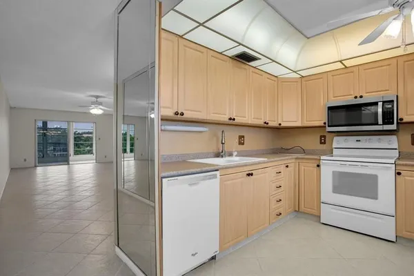 Property Slideshow image 3 of 28 | 2202 lucaya bnd d4, Coconut Creek, FL, 33066