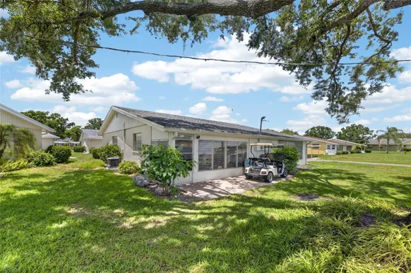 Property Slideshow image 3 of 19 | 402 dorchester pl 31, Sun City Center, FL, 33573