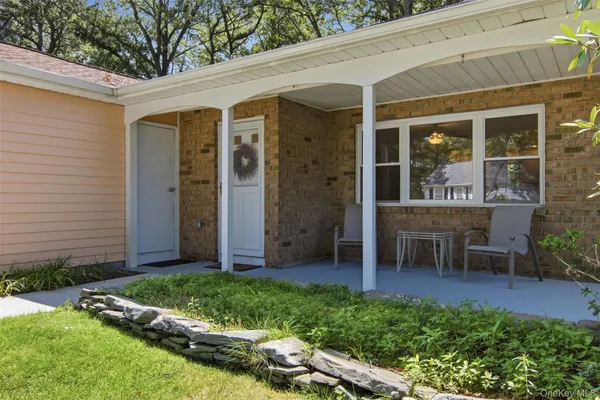 Property Slideshow image 3 of 20 | 254 edinburgh dr, Brookhaven, NY, 11961