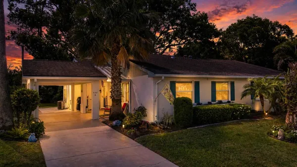 Property Slideshow image 2 of 39 | 505 finsbury cir a, Sun City Center, FL, 33573