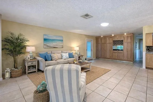 Property Slideshow image 3 of 63 | 505 foxglove cir b, Sun City Center, FL, 33573