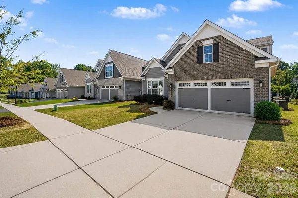 Property Slideshow image 3 of 47 | 10420 superb ln, Charlotte, NC, 28215
