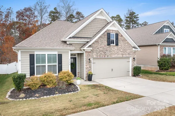 Property Slideshow image 2 of 31 | 3779 summer haven dr, Sherrills Ford, NC, 28673