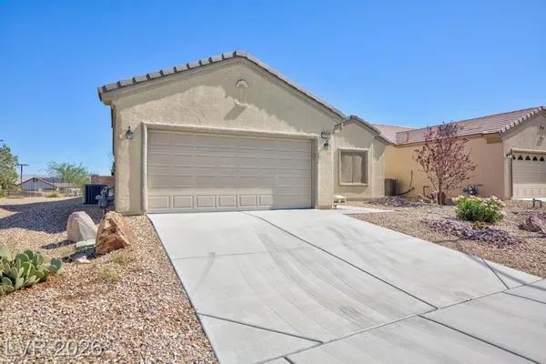 Property Slideshow image 2 of 33 | 7716 homing pigeon st, North Las Vegas, NV, 89084