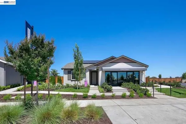 Property Slideshow image 2 of 30 | 1306 parkcrest cir, Manteca, CA, 95336