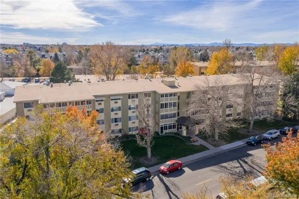 Property Slideshow image 2 of 49 | 755 s alton way 9d, Denver, CO, 80247
