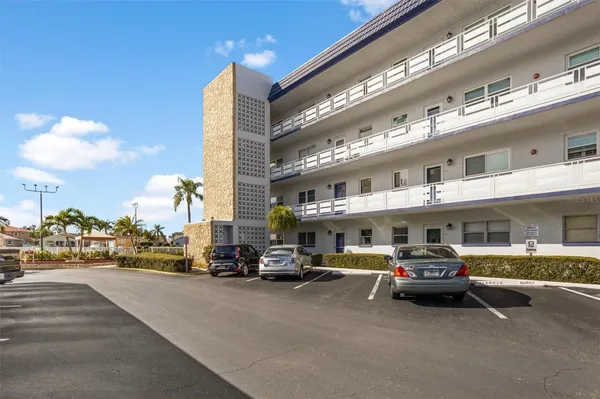 Property Slideshow image 2 of 38 | 5955 30th ave 202, Gulfport, FL, 33707
