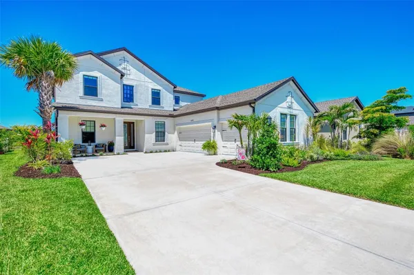 Property Slideshow image 2 of 69 | 10192 milky way cir, Sarasota, FL, 34241
