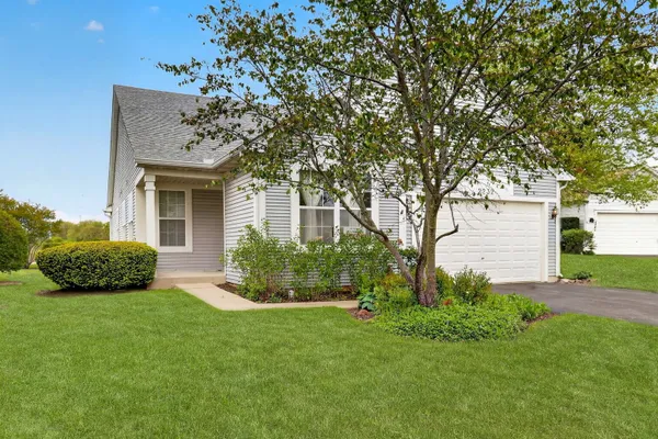 Property Slideshow image 2 of 28 | 2232 wilshire ct, Grayslake, IL, 60030