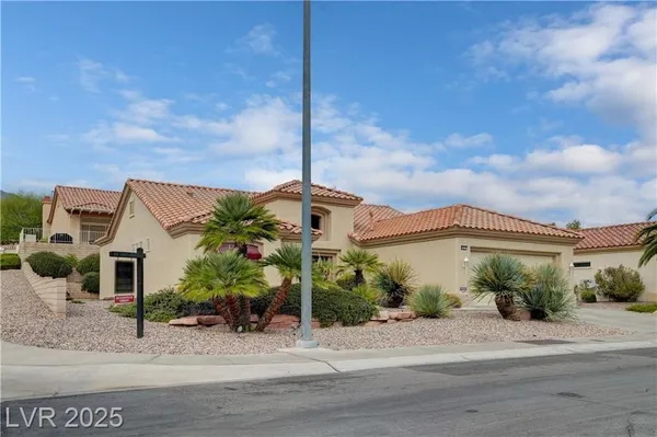 Property Slideshow image 3 of 77 | 2801 byron dr, Las Vegas, NV, 89134