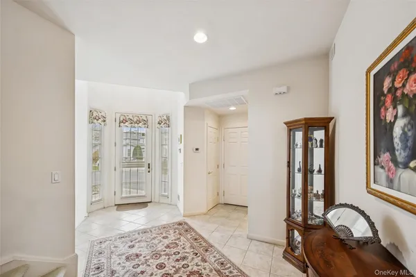 Property Slideshow image 3 of 20 | 652 balfour pl, Melville, NY, 11747