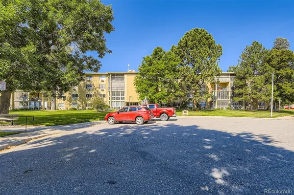Property Slideshow image 3 of 36 | 13500 e cornell ave 301, Aurora, CO, 80014