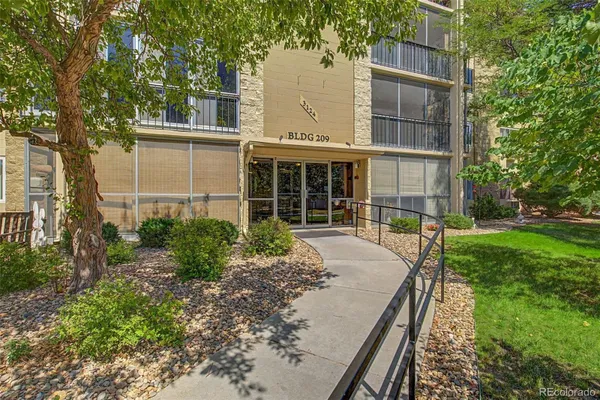 Property Slideshow image 3 of 45 | 3124 s wheeling way 311, Aurora, CO, 80014