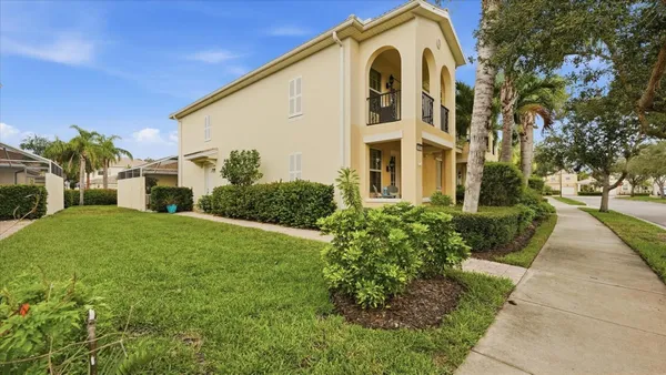 Property Slideshow image 2 of 54 | 1585 dorgali dr, Sarasota, FL, 34238