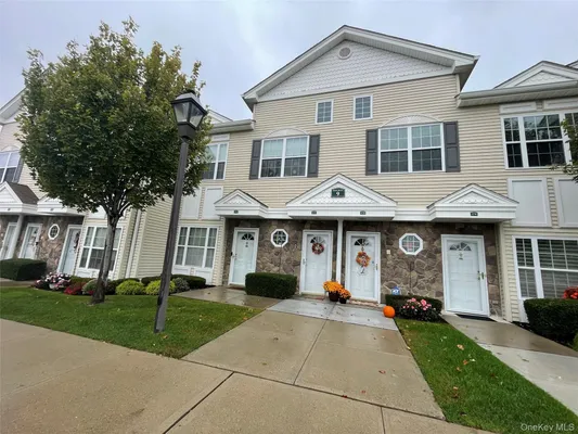 Property Slideshow image 2 of 20 | 272 spring dr, East Meadow, NY, 11554