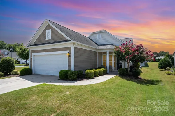 Property Slideshow image 3 of 32 | 23023 whimbrel cir, Fort Mill, SC, 29707