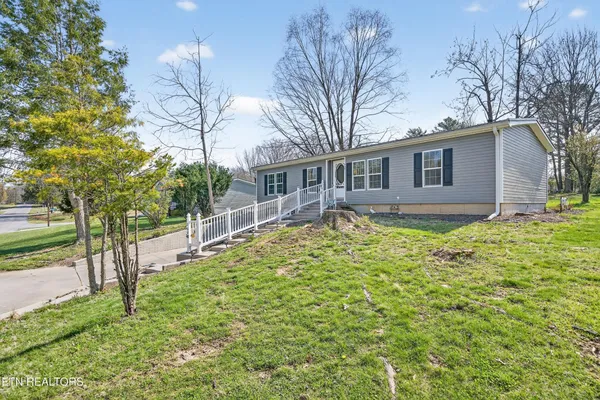 Property Slideshow image 3 of 38 | 260 rugby rd, Crossville, TN, 38558