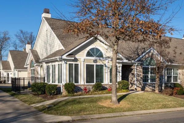 Property Slideshow image 2 of 39 | 825 browns ln unit 901, Gallatin, TN, 37066