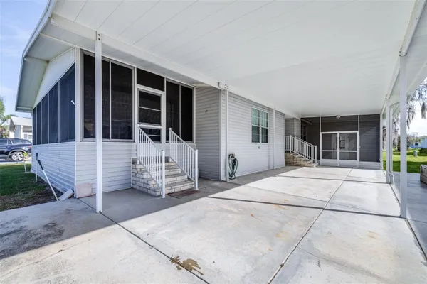 Property Slideshow image 3 of 31 | 5453 williamsburg ln, Wildwood, FL, 34785