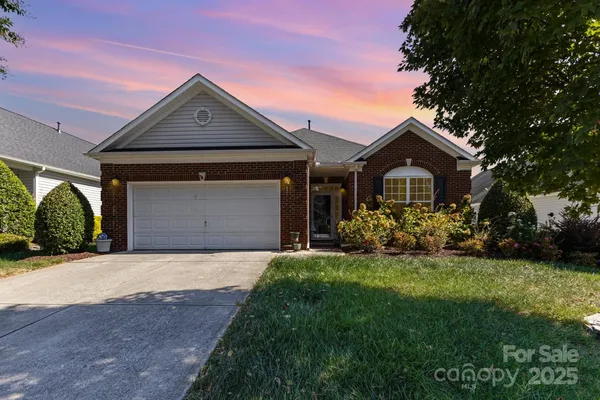 Property Slideshow image 2 of 35 | 881 platinum dr, Fort Mill, SC, 29708