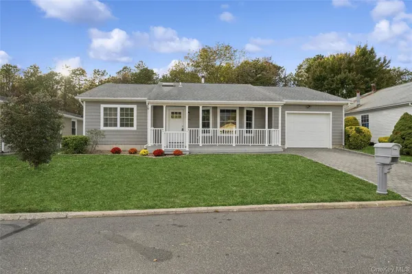Property Slideshow image 3 of 28 | 99 village cir, Manorville, NY, 11949