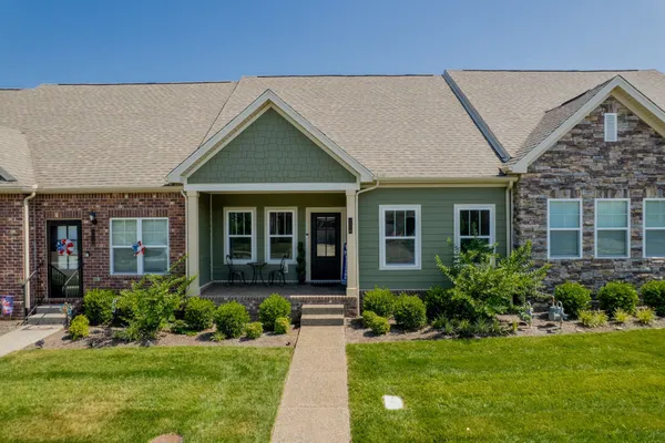 Property Slideshow image 2 of 36 | 1576 cedarbrooke ln, Lebanon, TN, 37090