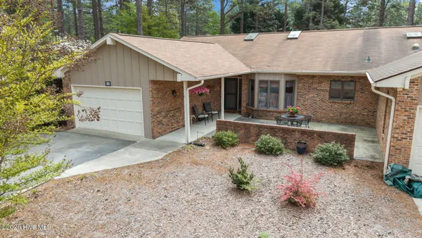 Property Slideshow image 3 of 35 | 815 myrtlewood ct, Southern Pines, NC, 28387