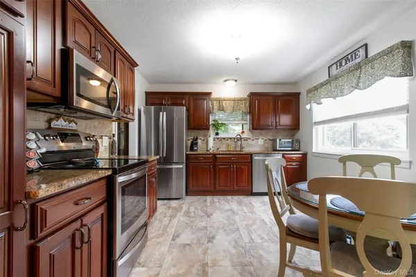 Property Slideshow image 3 of 30 | 489 heritage hls b, Somers, NY, 10589