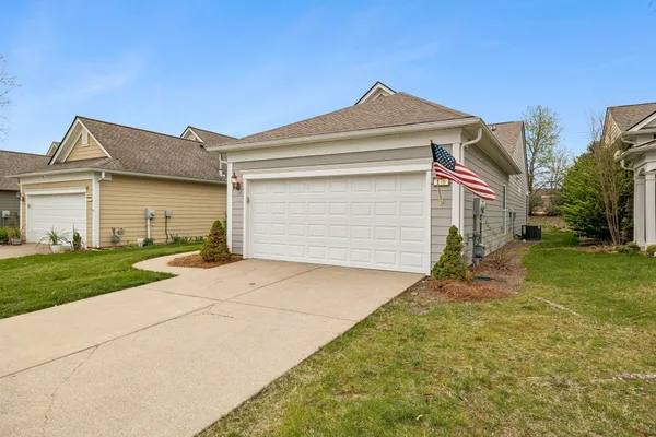 Property Slideshow image 2 of 47 | 176 old towne dr, Mount Juliet, TN, 37122