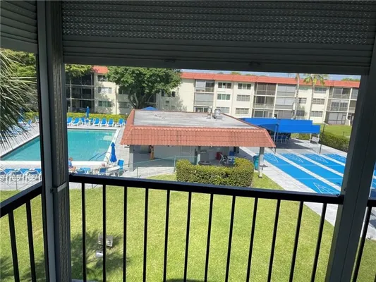 Property Slideshow image 3 of 10 | 9410 n hollybrook lake dr 310, Pembroke Pines, FL, 33025