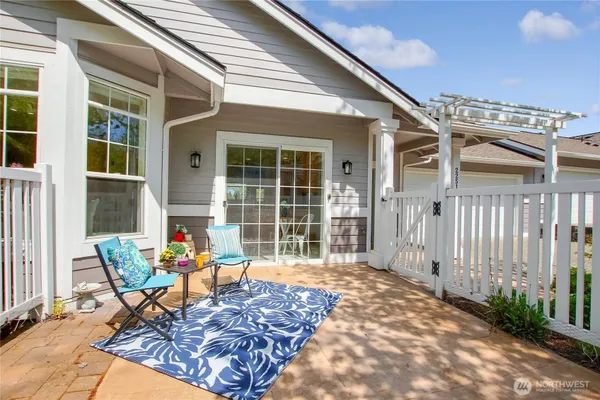 Property Slideshow image 2 of 40 | 22510 se 45th st 2645, Issaquah, WA, 98029