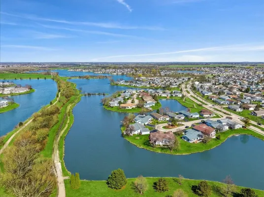 Property Slideshow image 3 of 27 | 12 surrey ct, Grayslake, IL, 60030