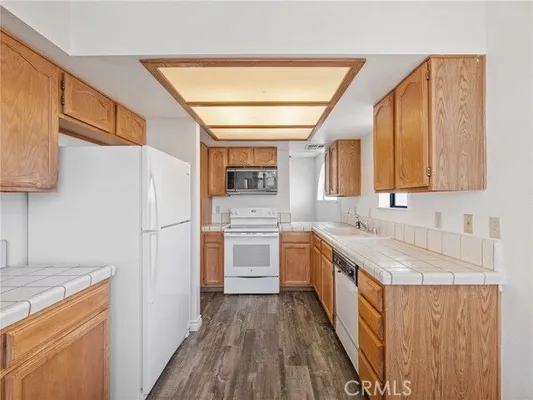 Property Slideshow image 3 of 37 | 19246 pine way, Apple Valley, CA, 92308